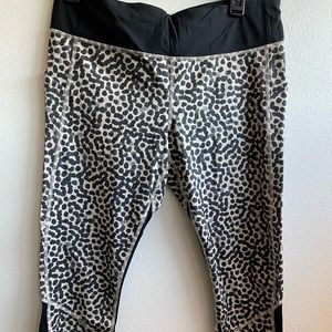 Lululemon cheetah crop - 10